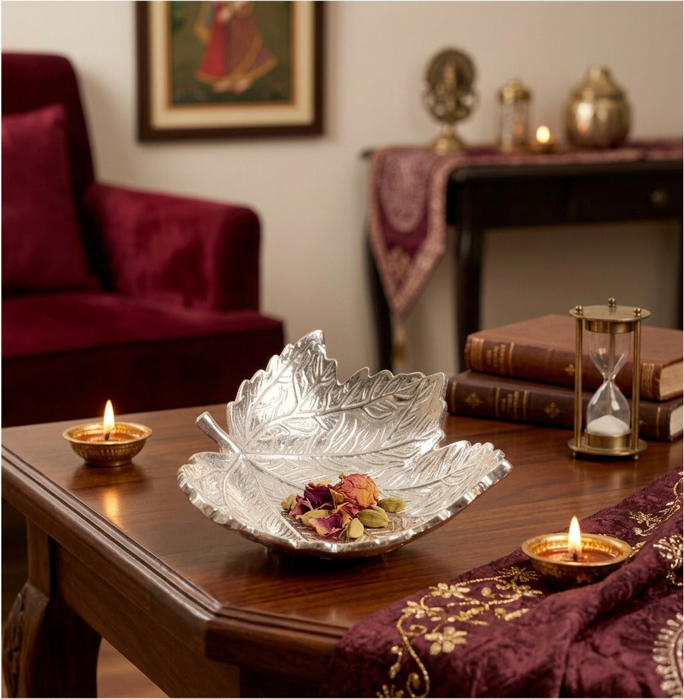 Elegant Silver Leaf-Shaped Decorative Platter