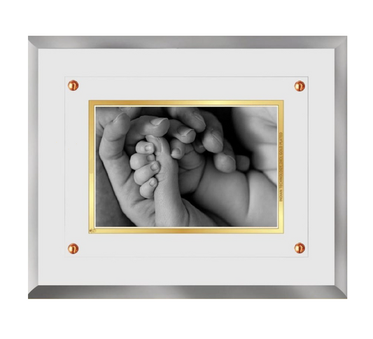 Elegance Metallic Accent Acrylic Photo Frame - close-up detail