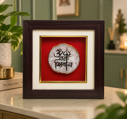 Om Namah Shivaya Wall Art, Om Namah Shivaya Frame, Shiva Wall Decor, Lord Shiva Wall Art, Spiritual Wall Art, Devotional Wall Decor, Agate Gemstone Wall Art, White Agate Wall Art, Agate Slice Frame, Gemstone Wall Decor, Shiva Mantra Frame, Sanskrit Mantra Wall Art, Devanagari Calligraphy Art, Religious Wall Decor, Hindu Spiritual Decor, Divine Wall Art, Puja Room Decor, Home Temple Decor, Spiritual Gift, Shiva Gift, Festive Gifting, Housewarming Gift, Premium Divine Decor, Ratanarpan Gifts