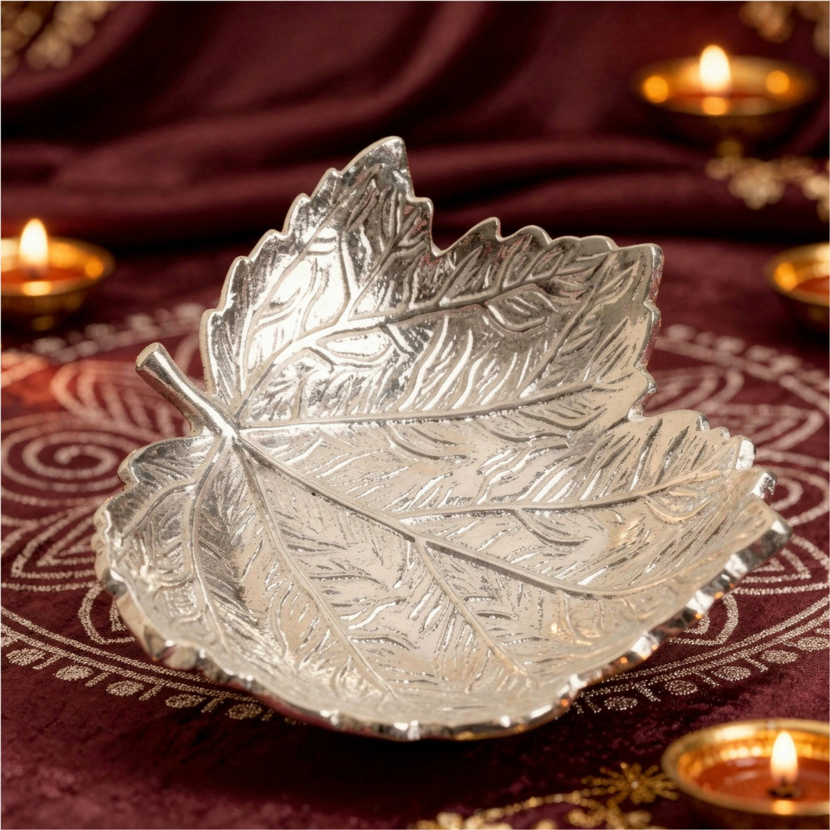 Elegant Silver Leaf-Shaped Decorative Platter