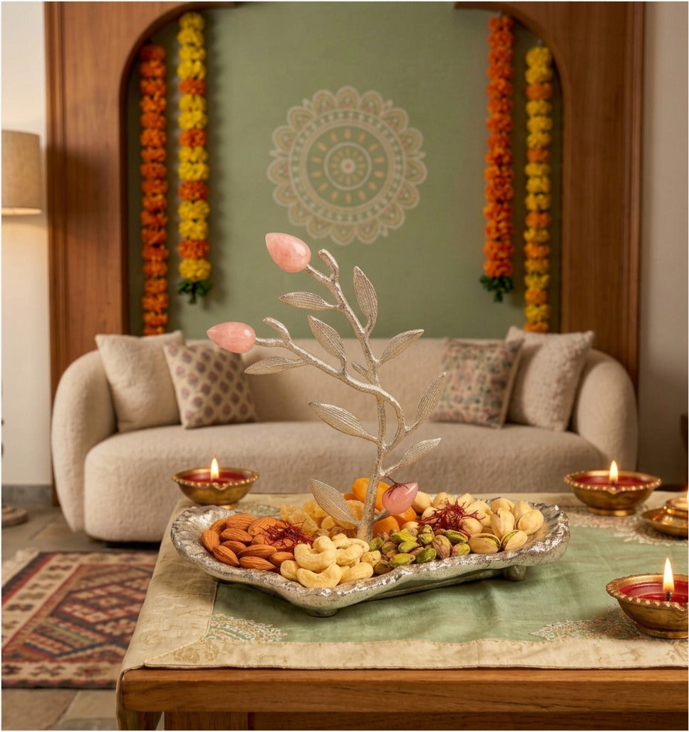 Elegant Silver Leaf-Shaped Festive Platter