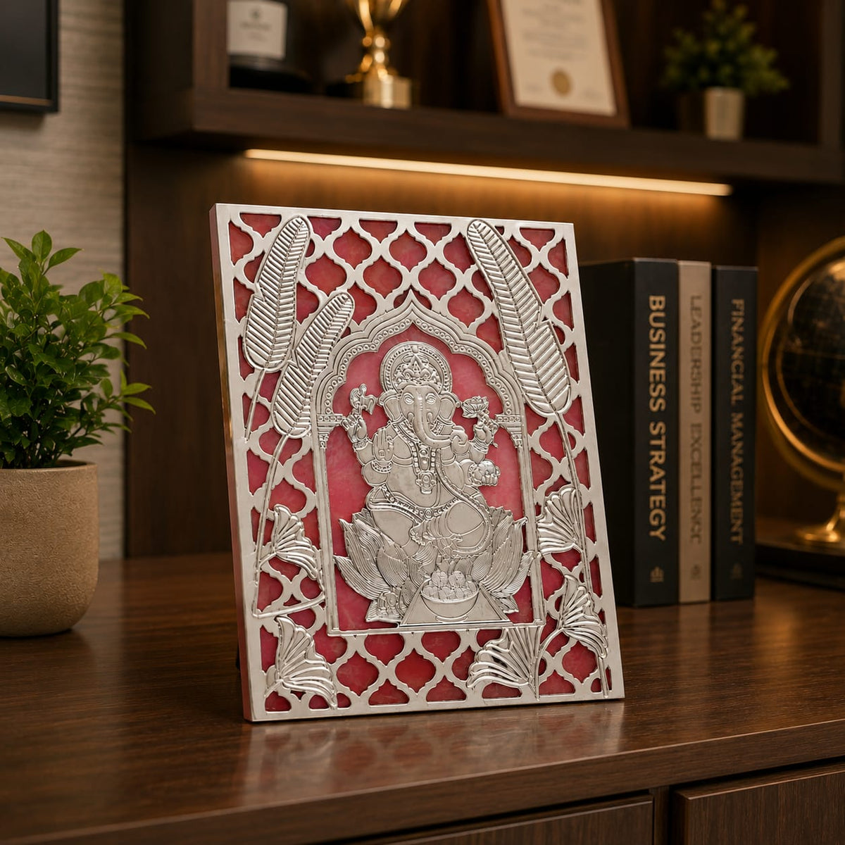 Divine Ganesha Rose Quartz - detail view